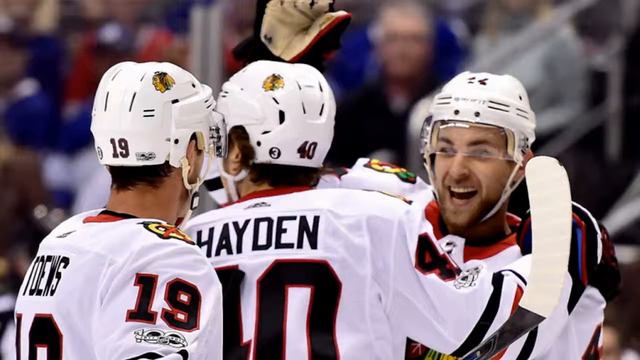 Blackhawks squander two-goal lead, fall in overtime to Leafs смотреть онлайн