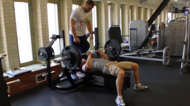 Стальное наследие | Жим штанги лежа узким хватом 115 кг смотреть онлайн