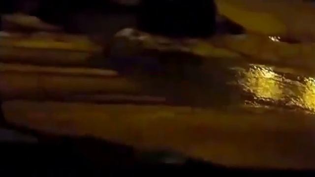 LADA KALINA провалилась в яму и ее унесло смотреть онлайн