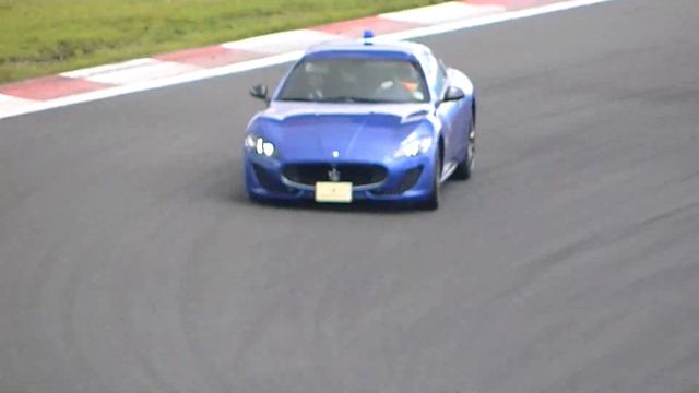 Maserati GranTurismo MC Stradale & Quattroporte GT S смотреть онлайн