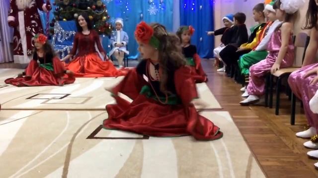 Дети танцуют цыганочку лучше , чем взрослые ))) смотреть онлайн