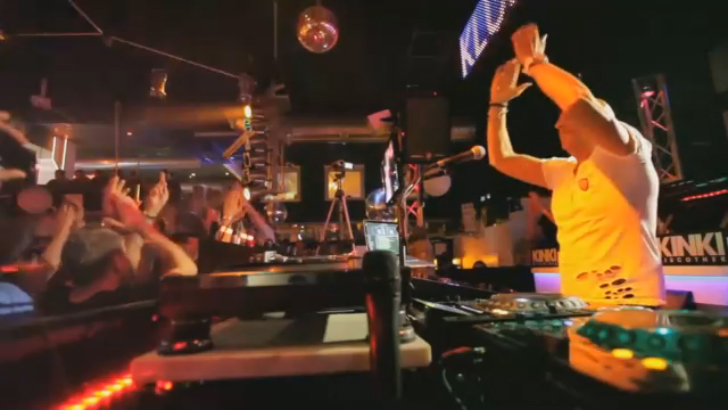 Klubbingman & Beatrix Delgado - Love Message 2K16 (DJ THT & Ced Tecknoboy Video Edit) смотреть онлайн