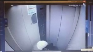 В многоэтажке в Иркутске упал лифт с пассажирами