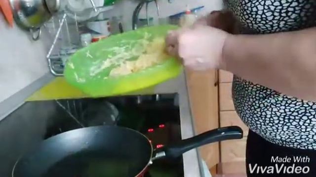 Нежные драники из кабачка , картофеля и сыра смотреть онлайн