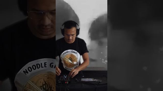 Indian-vibe minimix on the iPad (Traktor DJ2 + Z1) смотреть онлайн
