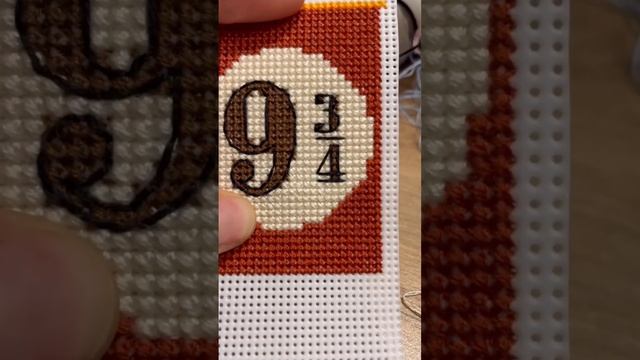 Впервые вышиваю закладку для книги? Вы хоть раз вышивали? #crosstitch #вышивка #вышивкакрестиком смотреть онлайн