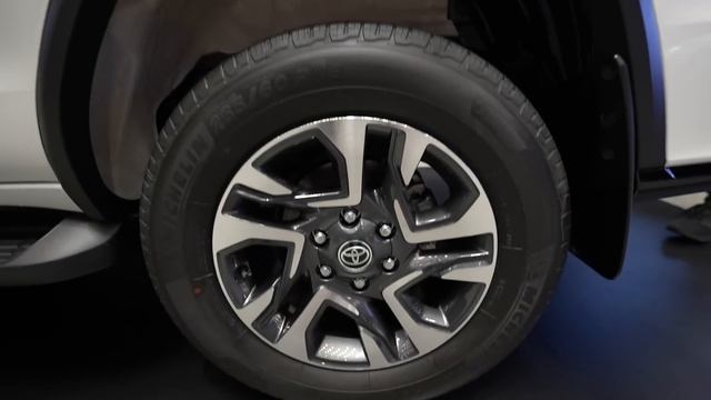 พรีวิว Toyota Fortuner LEADER (MY2022) ได้หน้า LEGENDER ในราคาเริ่มเพียง 1.371 ล้าน | Drive255 смотреть онлайн