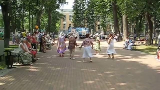 Бабушки - старушки на танцплощадке. смотреть онлайн
