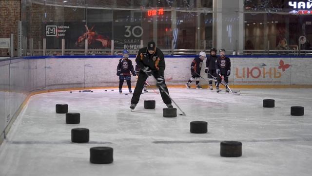 Ведение шайбы с обманным движением. Школа детского и юношеского #хоккея Hockey Way. смотреть онлайн