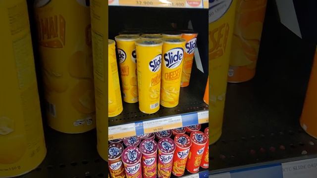 Обзор цен в супермаркете во Вьетнаме отдел чипсы/снеки