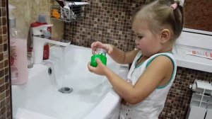 Пособие по стирке или как научить ребенка стирать трусы