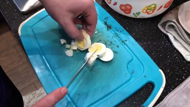 Салат с ветчиной, яйцом, огурцом и кукурузой (сытный) эпизод №211 смотреть онлайн