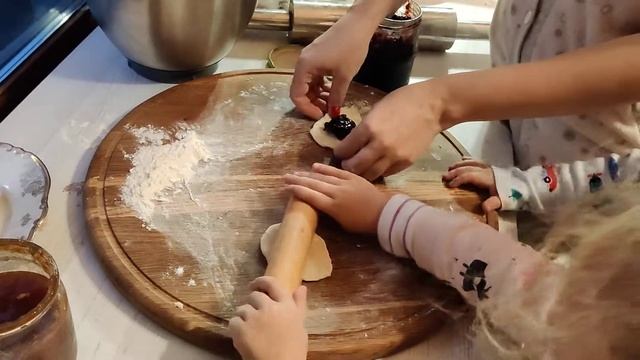 Пироги с лавандой и малиной