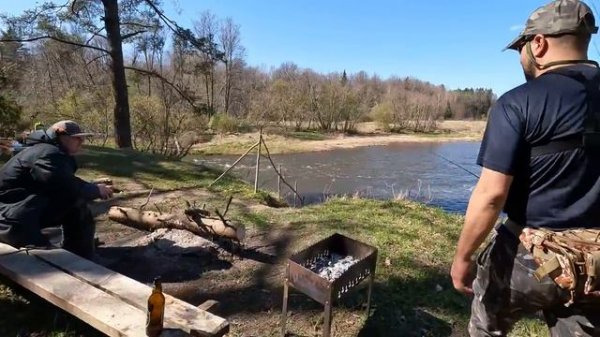 Рыбалка с ночёвками на лесной реке с водопадом. Костёр, поход, донки, спиннинг. Весенний сезон. улов