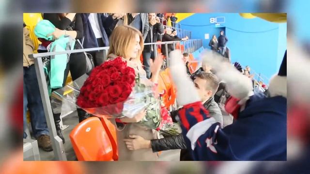 Болельщик Сокола делает предложение девушке смотреть онлайн