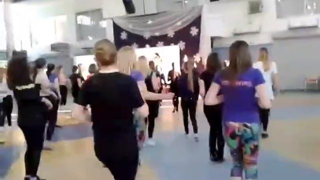 Фитнес - тур ))) "Живи танцуя" -- FitCurves - Poltava -- смотреть онлайн