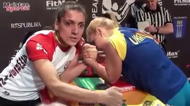 Когда женщины играют в армрестлинг смотреть онлайн