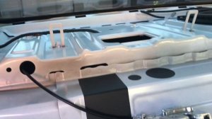 Вибрация задней полки Toyota Camry 70