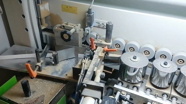 Автоматический кромкооблицовочный станок Woodtec Compact H355 в работе смотреть онлайн