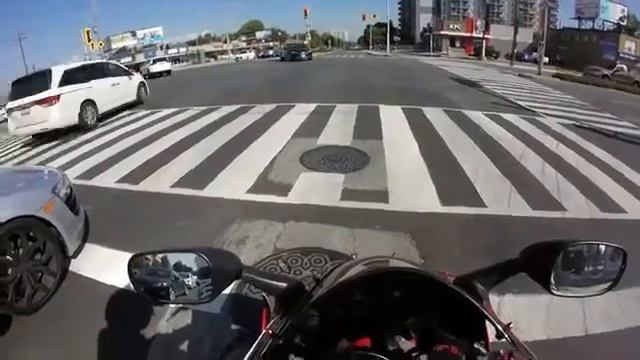 BEST 10 Yamaha R1 VS Audi R8 Hamilton Ontario смотреть онлайн
