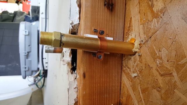 Outdoor Faucet Burst. Кран лопнул от замёрзшей воды смотреть онлайн