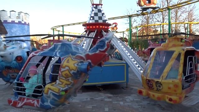 Парк аттракционов в Москве Сказка. ч.2 Аттракционы и локации в семейном парке развлечений Крылатско смотреть онлайн