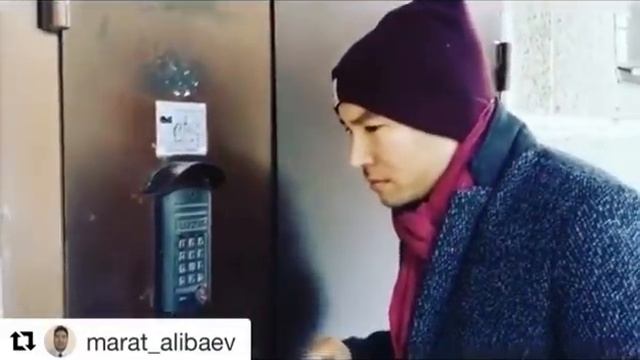 Вот так надо отвечать на домофон ) смотреть онлайн
