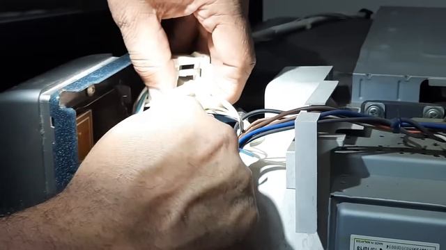 Samsung Microwave : Mains MCB Tripping on opening the Door. смотреть онлайн