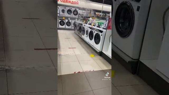 Магазин М.видео в Москве после дождя. смотреть онлайн