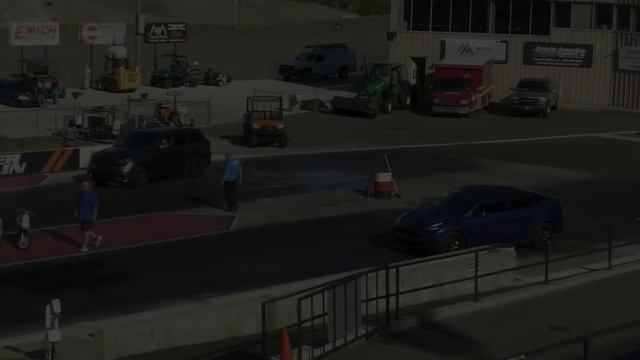 Tesla vs Jeep Trackhawk - drag racing смотреть онлайн