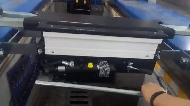 Траверса г/п 2т. с ручным приводом OMA 542.04 (Werther 496M.4) Италия. Hydraulic jacking beam смотреть онлайн