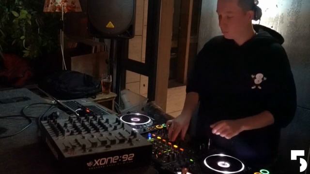 5 букв радио X Планета Савьер - LOW808 @ Deficit 17nov2019