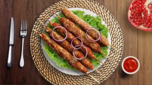 Люля кебаб из индейки в духовке. Как приготовить люля кебаб на шпажках.