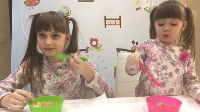 Пишемо лівою рукою для розвитку мозгу!!! Пишем, кушаем, чистим зубы левой рукой - развиваем ум!! смотреть онлайн