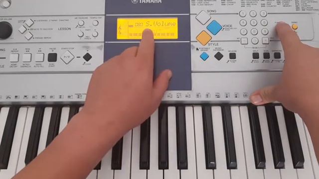Cómo dividir un teclado Yamaha PSR E323.. смотреть онлайн