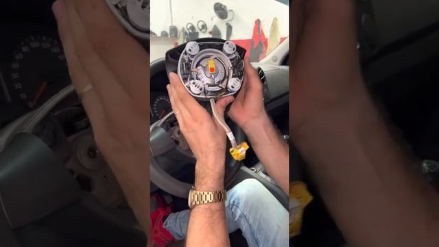 Como retirar o volante e o Air Bag do volante da Amarok 2014 смотреть онлайн