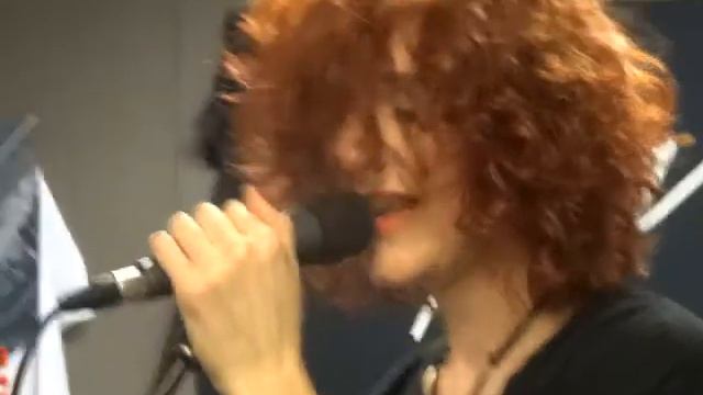 Ноги сами ходят в такт с зажигательным пением смотреть онлайн