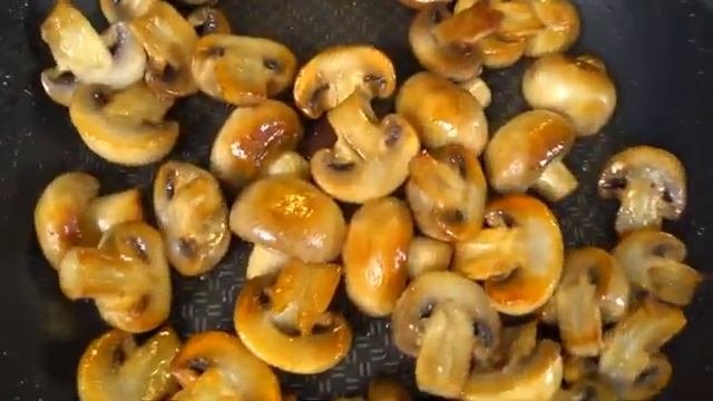 ЖАРЕНЫЕ ШАМПИНЬОНЫ С ЧЕСНОКОМ! КАК ПРАВИЛЬНО ПОЖАРИТЬ ГРИБЫ смотреть онлайн