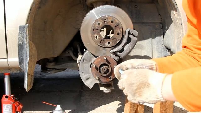 Способ быстрой замены колесной шпильки / Замена болта ступицы на новую/ смотреть онлайн