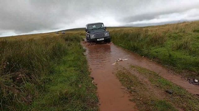 4x4 Wales Explorer - New Land Rover Defender, Defender 90s, Toyota Hilux and Ford Raptor смотреть онлайн