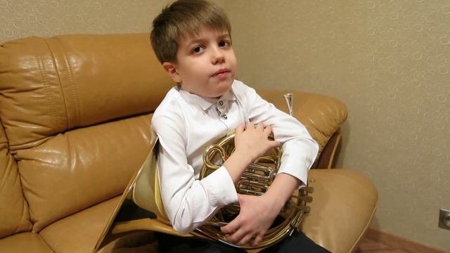 French horn Валторна Андрей, 7 лет, учится играть на валторне смотреть онлайн
