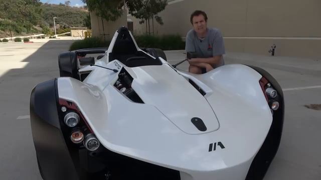 BAC Mono - это безумная дорожная гоночная машина за $250 000 смотреть онлайн