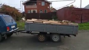 Нива с большим прицепом.