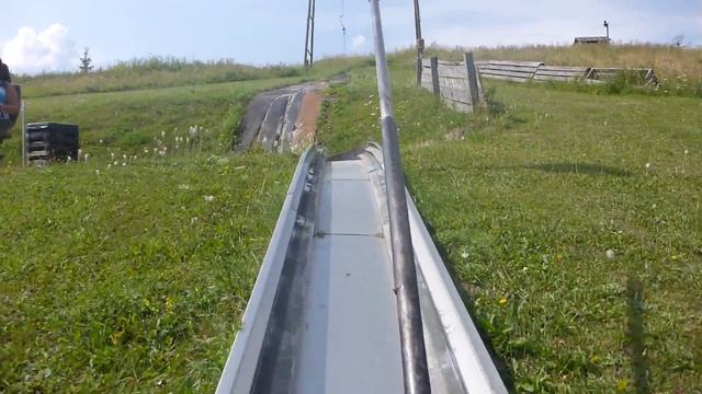 Спуск с горки на летних санках. / Descent from the hill on a summer sled. смотреть онлайн