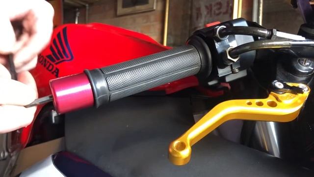 Honda CBR 929 RR Fireblade Grips Replacing смотреть онлайн