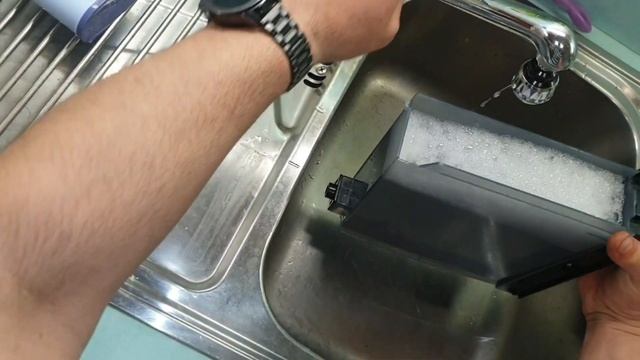 Philips EP2220 Enkalken Reinigen Warten Damit Der Kaffee Lange Zeit Gut Schmeckt.