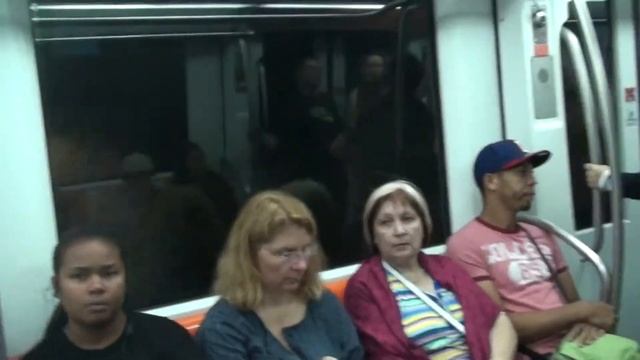 Италия. Рим. В вагоне римского метро смотреть онлайн