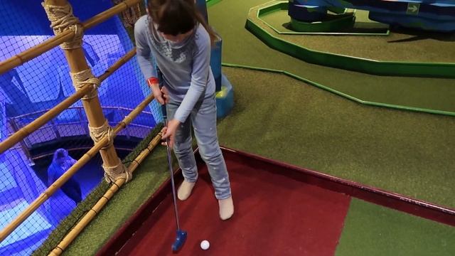 Безумные птички в Angry Birds Activity Park обзор развлечений смотреть онлайн