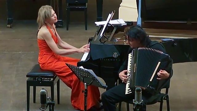 R.Galliano - Tango pour Claude смотреть онлайн