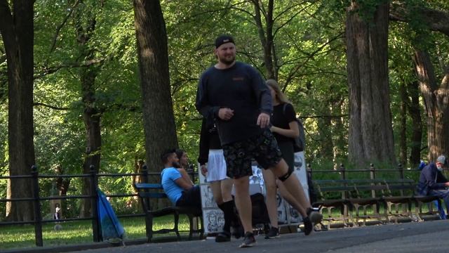 WET FART PRANK in NEW YORK CITY! Daddy's CUPCAKE Stand!! смотреть онлайн